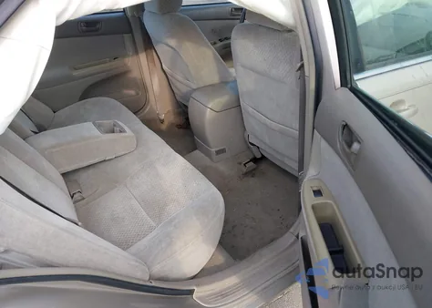 2003 Toyota Camry Le z USA, uszkodzony, nr VIN 4T1BE30K43U743251